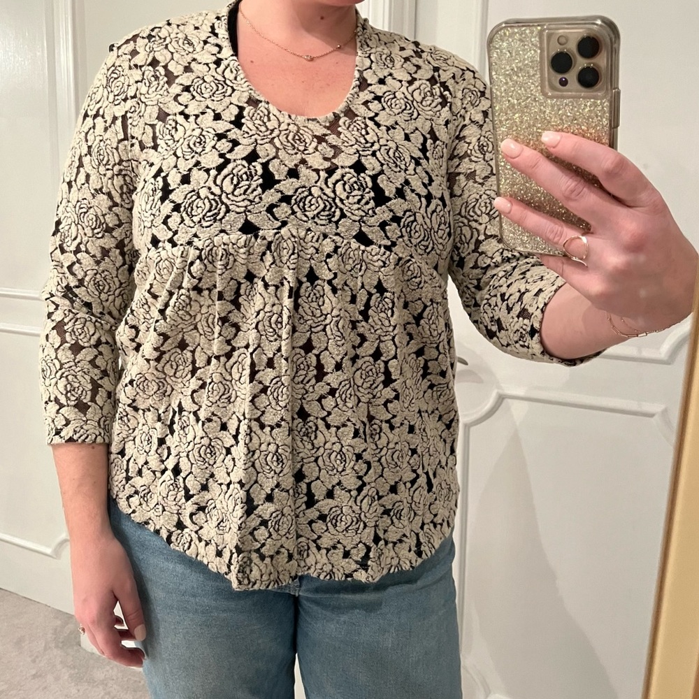 Rose lace patterned top, high-low cut